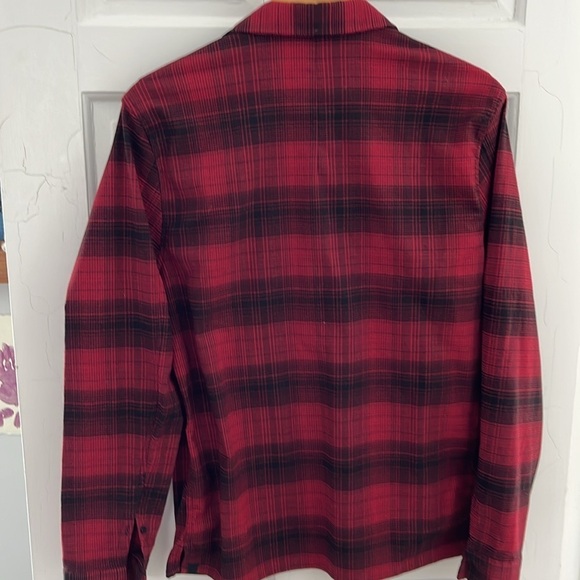 Lululemon Masons Peak Flannel Shirt Brushed Red Black Shadow Plaid Size M - Picture 5 of 5